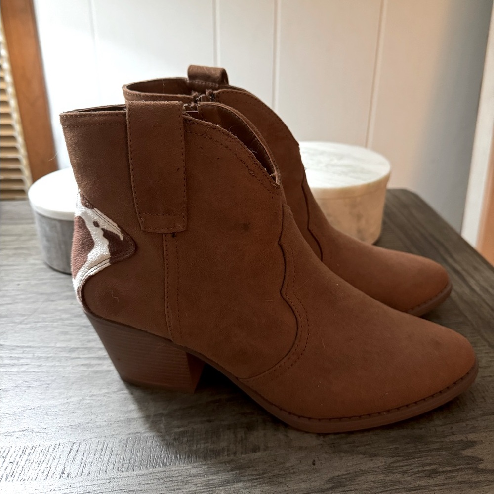 Cow print boot/ ankle boot